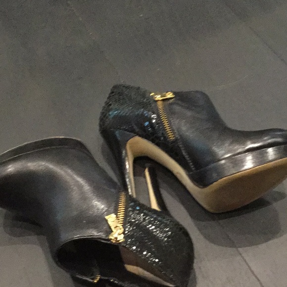 Michael Kors booty heels in great shape - Picture 2 of 2